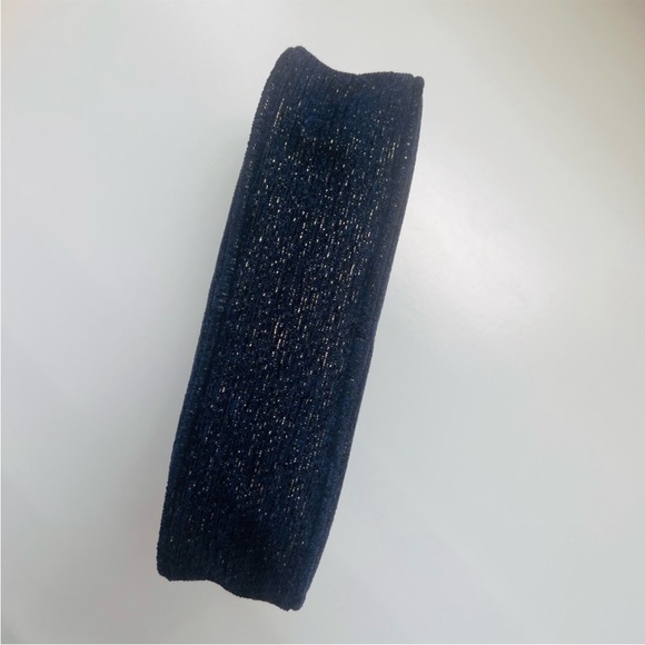 💎 CHANEL Makeup Pouch - Picture 8 of 11